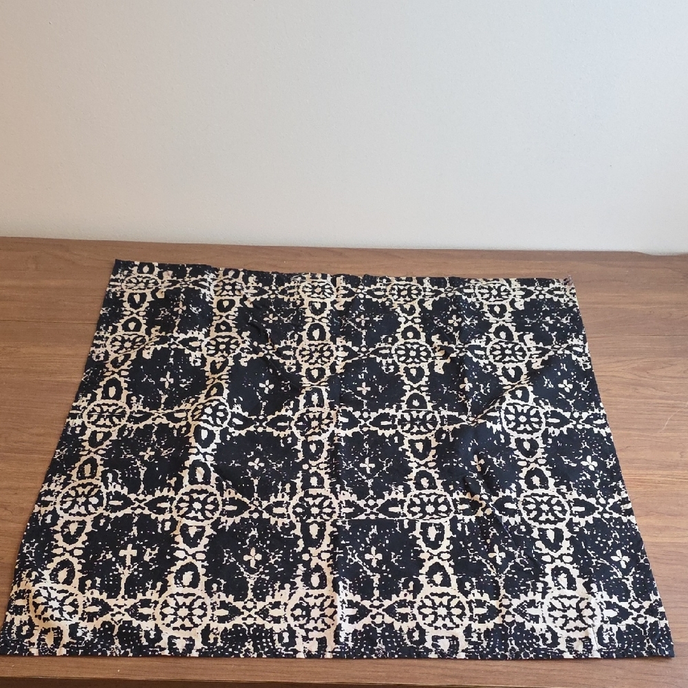 Heyne Bogut Black and Cream Patterned Women's Scarf